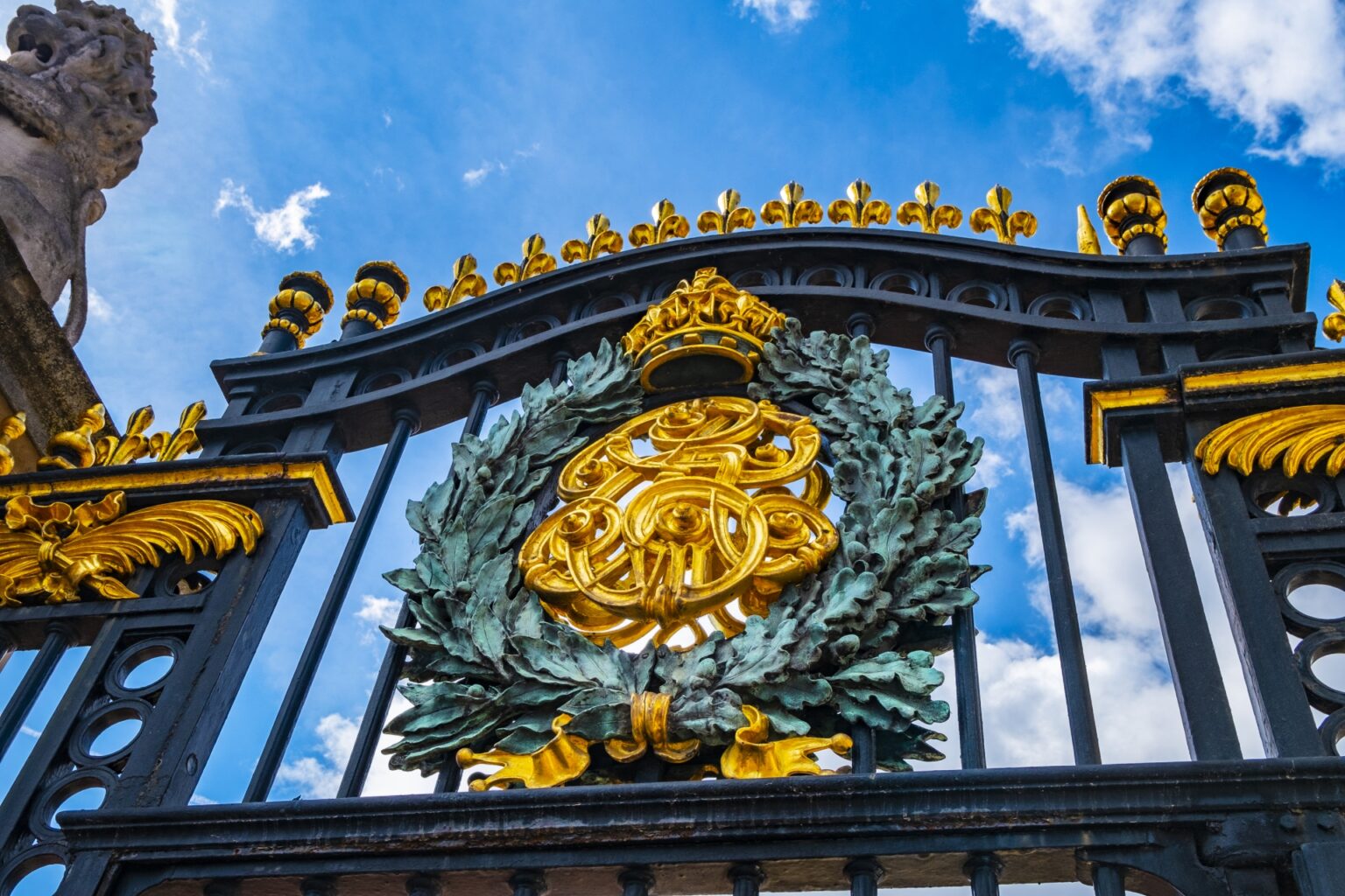 イギリス国王は歴代何人?イギリスの成り立ちや国王一覧・現在のチャールズ3世陛下のプロフィールも詳しく解説します|ポイントデビューデジタル