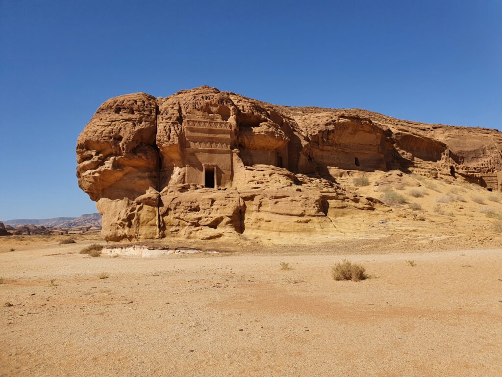 サウジアラビアの歴代国王を知りたい！第7代サルマーン陛下の驚きの資産額や話題になった来日・家族についても詳しく解説します｜ポイントデビューデジタル（POINT  DE VUE DIGITAL） │ 世界の王室・セレブの歴史、文化、ファッションメディア