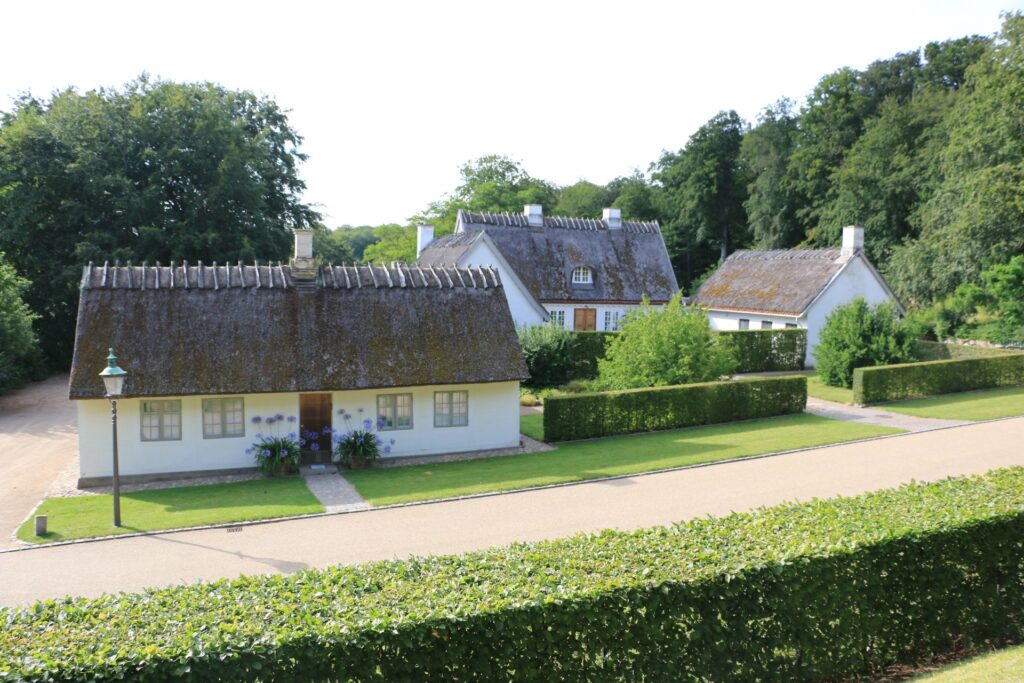 デンマークの国王を一覧で解説｜現在のデンマーク国王や国王一家・話題のイケメン王子も詳しくご紹介します｜ポイントデビューデジタル（POINT