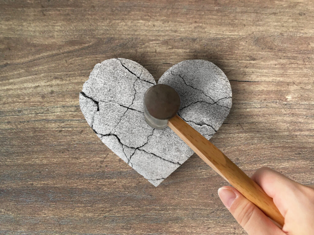 ハート、割れる